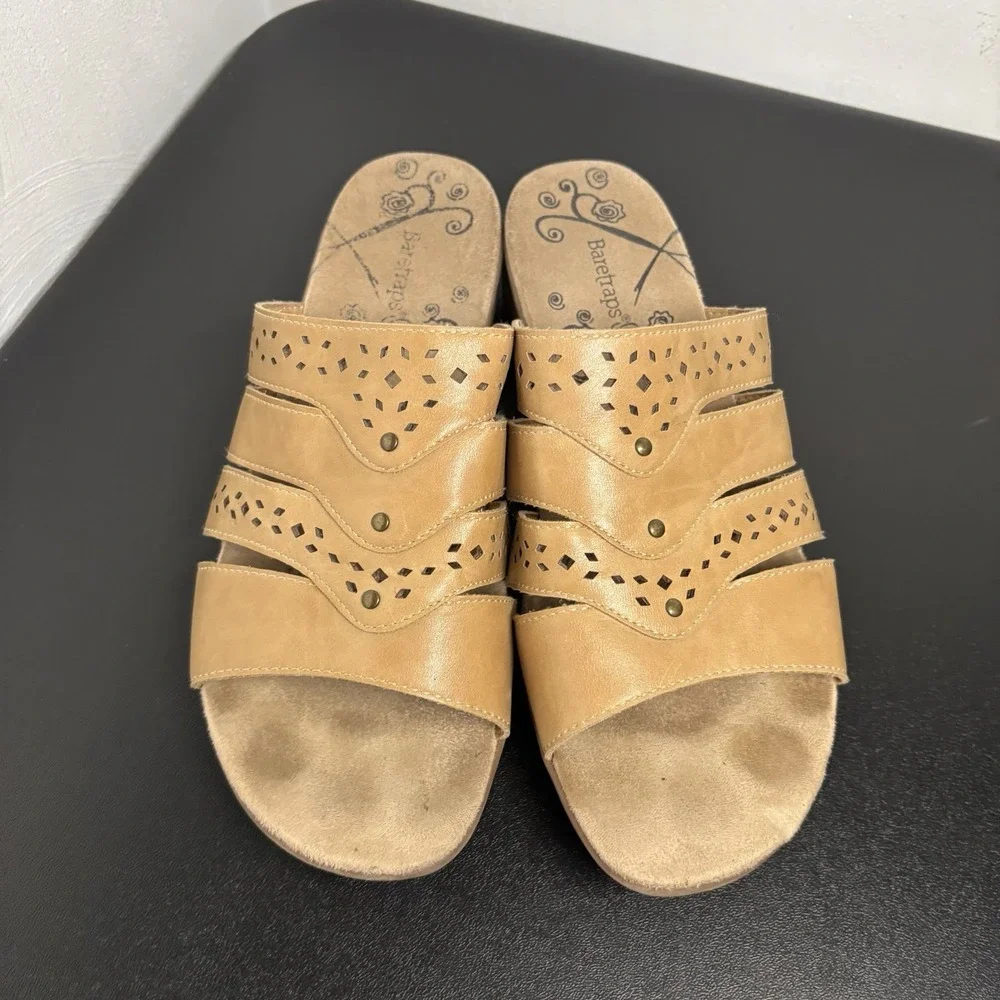 Baretraps Women's Jacalyn Tan Wedge‎ Sandals Size 8W Casual Slip On Shoes